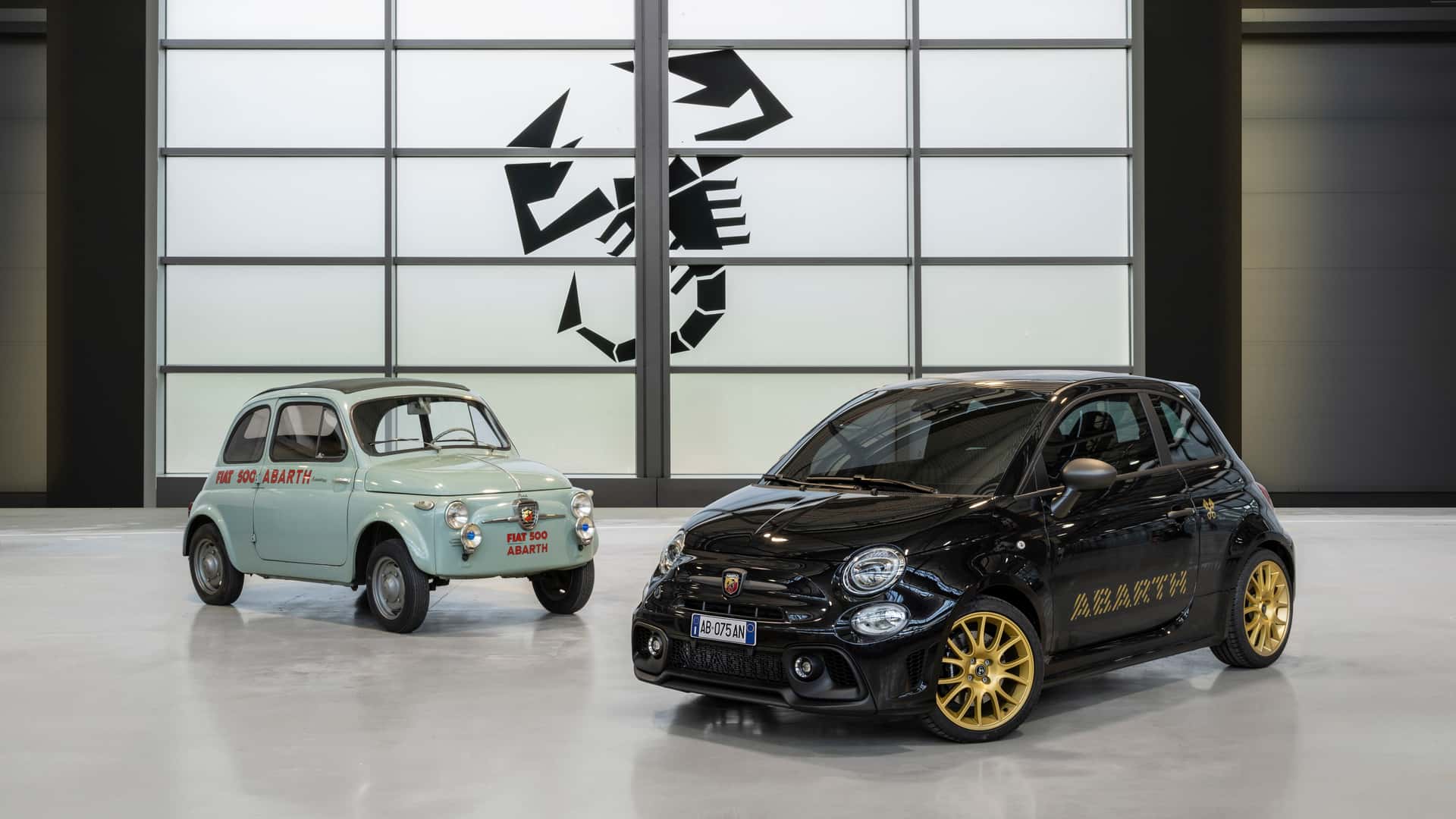 Auto News Abarth Anniversario L Edizione Limitata In Soli